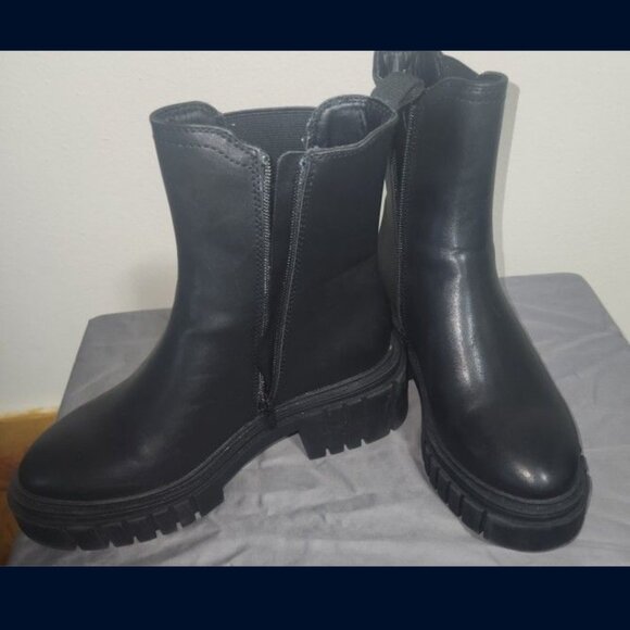 wild fable Shoes - Wild Fable Black Faux Leather Ankle Boots Size 8.5